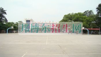 瀘縣建筑職業(yè)中專學(xué)校2016年報(bào)名條件、招生對(duì)象