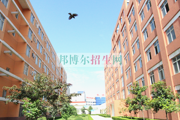 西安城市建設(shè)職業(yè)學(xué)院招生辦聯(lián)系電話