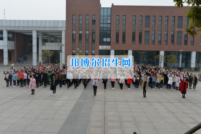 川南幼兒師范高等?？茖W校開展“感恩”主題教育活動培養(yǎng)學生良好道德品質