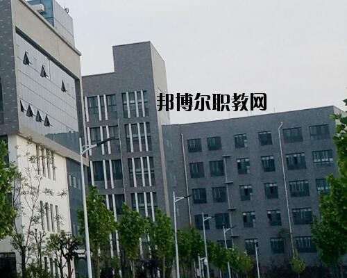 鄭州信息技術(shù)學校2021年招生辦聯(lián)系電話