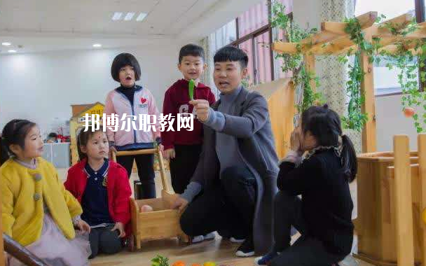 湖北2020年初中生上幼師學(xué)校好嗎