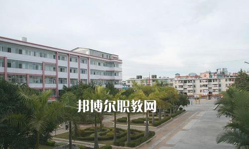 云南省普洱衛(wèi)生學(xué)校2021年學(xué)費(fèi)、收費(fèi)多少