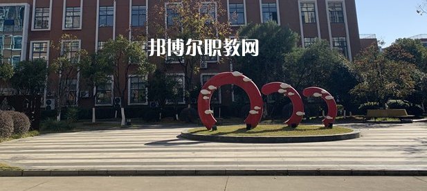 南昌智遠(yuǎn)技工學(xué)校2022年學(xué)費(fèi)、收費(fèi)多少