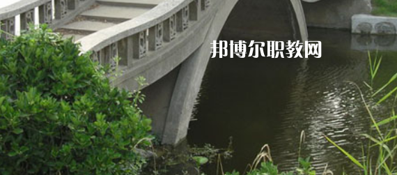 淮安市洪澤區(qū)技工學(xué)校地址在哪里，哪個地區(qū)，哪個城市?