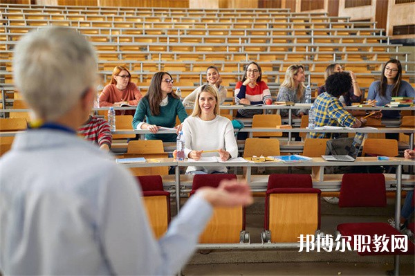 河南哪里的職教中心能讀老年人服務(wù)與管理專業(yè)